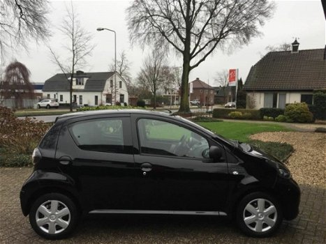 Toyota Aygo - 1.0-12V Now 5-drs 1ste eigenaar ''2324km, NAP'' - 1