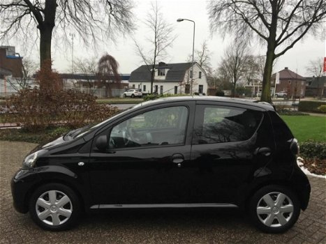 Toyota Aygo - 1.0-12V Now 5-drs 1ste eigenaar ''2324km, NAP'' - 1