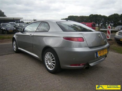 Alfa Romeo GT - 2.0 JTS 16V Distinctive - 1