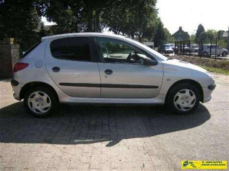 Peugeot 206 - XT 1.9 D - 1