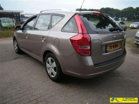 Kia Cee'd Sporty Wagon - 1.6 CRDi 115 X-tra - 1