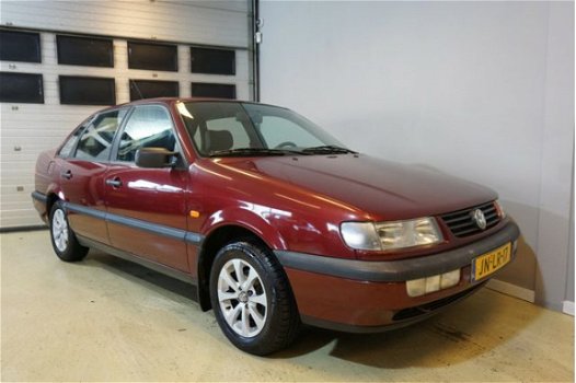 Volkswagen Passat - 1.8 CL - 1