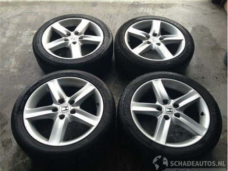 Honda Civic - compleet setje velgen 17 inch + banden , 2 banden goed - 2 minder - sportmodel - 1