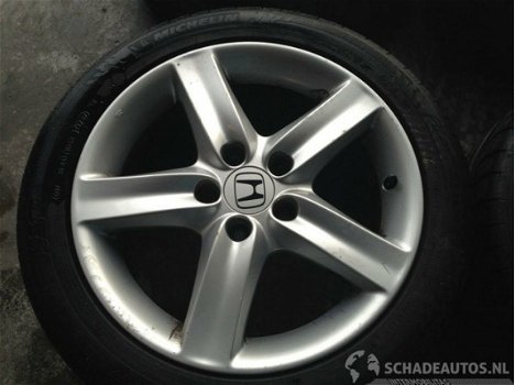 Honda Civic - compleet setje velgen 17 inch + banden , 2 banden goed - 2 minder - sportmodel - 1