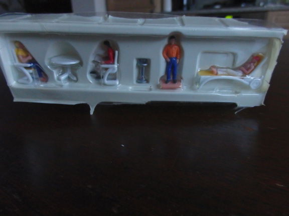 Figuurtjes voor bij een poppenhuis. - nr. 1