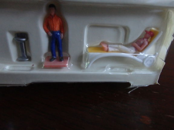 Figuurtjes voor bij een poppenhuis. - Afbeelding 3