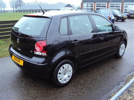 Volkswagen Polo - 1.4-16V Trendline - 1