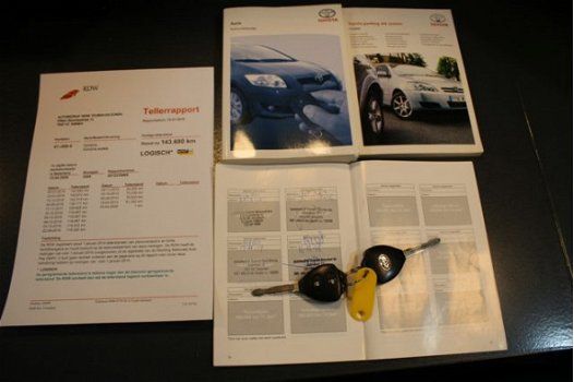 Toyota Auris - 1.6-16V Sol airco, climate control, navigatie, cruise control, lichtmetalen wielen, t - 1