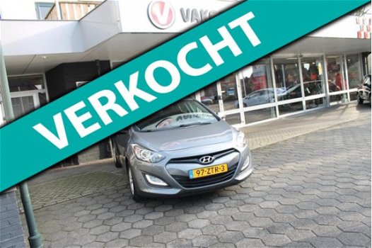 Hyundai i30 - 1.6 GDi i-vision /2013/Navi/Camera/Trekhaak/74.418 km - 1