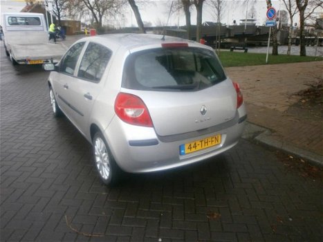 Renault Clio - 1.2-16V Dynamique Comfort - 1