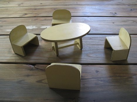 Voor in het poppenhuis...een antieke franse tafel met 4 stoelen...Jaren 30/40! - 1