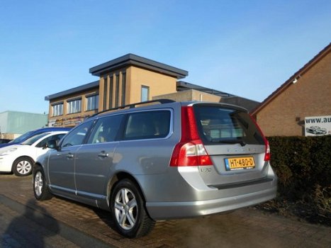 Volvo V70 - 2.0 D3 AUT. NAVIGATIE/LEER/PDC/ELEKTRISCHE-ACHTERKLEP/GOED-ONDERHOUDEN - 1