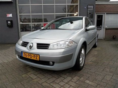 Renault Mégane - 2.0-16V Privilège Luxe - 1