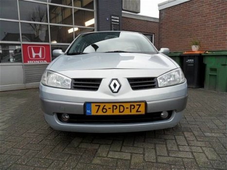 Renault Mégane - 2.0-16V Privilège Luxe - 1