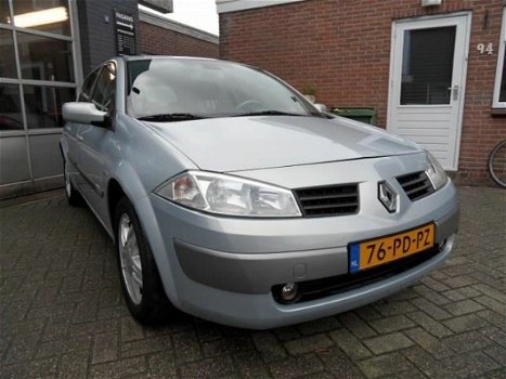 Renault Mégane - 2.0-16V Privilège Luxe - 1