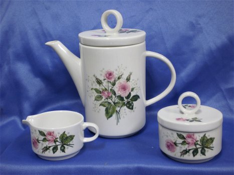 VILLEROY en BOCH lief roosjes servies van Boch. - 2