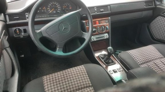 Mercedes-Benz E-klasse - 320 Elegance - 1