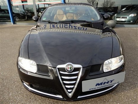 Alfa Romeo GT - 2.0i JTS Distinctive - 1