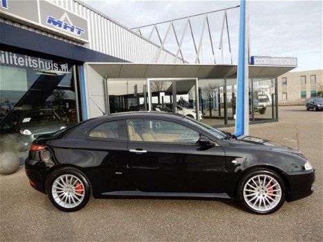 Alfa Romeo GT - 2.0i JTS Distinctive - 1