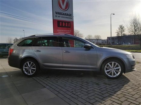 Skoda Octavia Combi - 1.4 TSI Greentech Elegance Businessline Clima / Navi / Cruise / LM / Key-less - 1