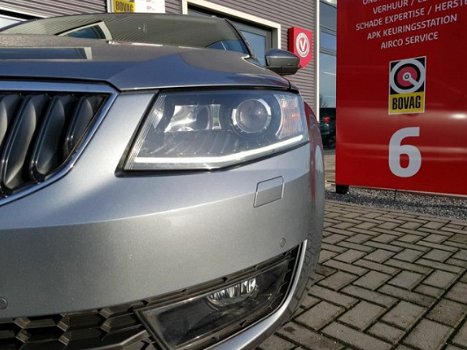 Skoda Octavia Combi - 1.4 TSI Greentech Elegance Businessline Clima / Navi / Cruise / LM / Key-less - 1