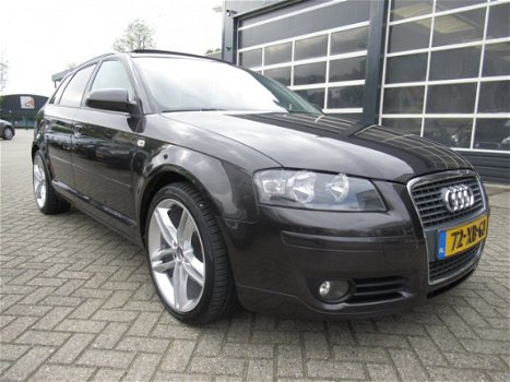 Audi A3 Sportback - 1.6 FSI Ambition / CLIMATE / PANORAMADAK / 18 inch LMV - 1