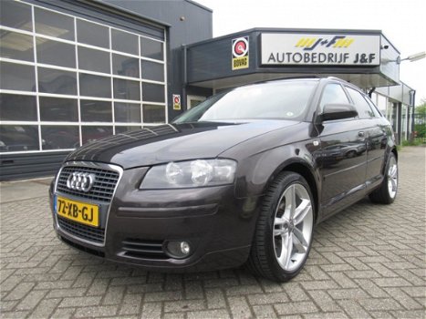 Audi A3 Sportback - 1.6 FSI Ambition / CLIMATE / PANORAMADAK / 18 inch LMV - 1