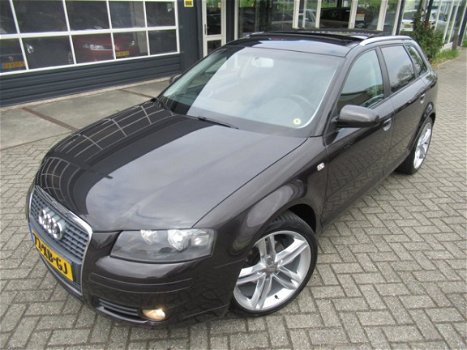 Audi A3 Sportback - 1.6 FSI Ambition / CLIMATE / PANORAMADAK / 18 inch LMV - 1