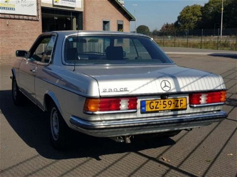 Mercedes-Benz 230 - (W123) CE aut. *SHOWROOMWAARDIG - 1