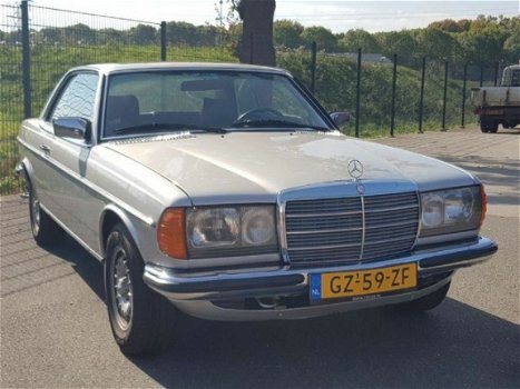 Mercedes-Benz 230 - (W123) CE aut. *SHOWROOMWAARDIG - 1