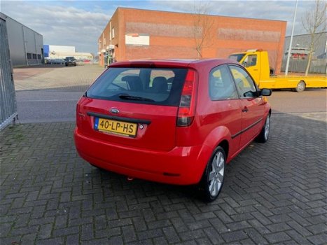 Ford Fiesta - 1.4-16V Ghia NIEUWE APK KEURING - 1