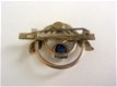 Oude broche met blauw geslepen steentje - 2 - Thumbnail