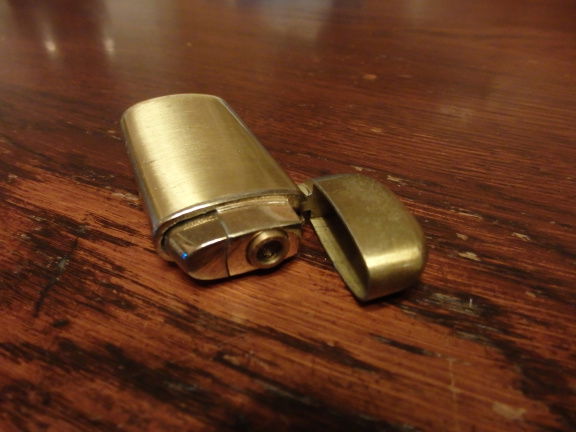 Goudkleurige elektr. aansteker. (16). - Afbeelding 2