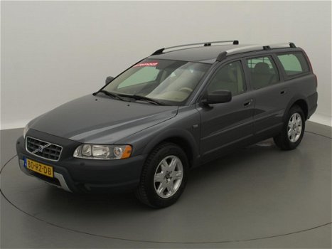 Volvo XC70 - 2.4D Summum automaat / leder / trekhaak / 4 WD / mooie auto - 1