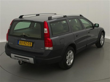 Volvo XC70 - 2.4D Summum automaat / leder / trekhaak / 4 WD / mooie auto - 1