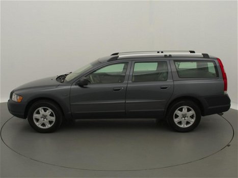 Volvo XC70 - 2.4D Summum automaat / leder / trekhaak / 4 WD / mooie auto - 1