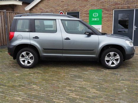 Skoda Yeti - 1.2 TSI Trekhaak Airco Koplampsproeiers Dakrails Lichtmetalen velgen Active Plus - 1