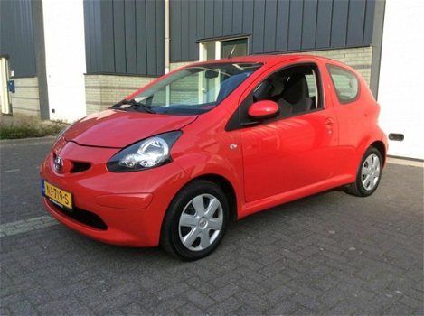 Toyota Aygo - 1.0-12V + - 1