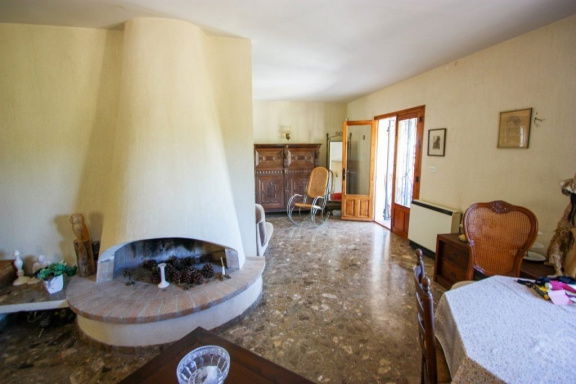Ruime villa in ORBA VALLEI op landgoed 800 m2 met zwembad - Afbeelding 4