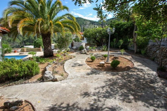 Ruime villa in ORBA VALLEI op landgoed 800 m2 met zwembad - Afbeelding 6