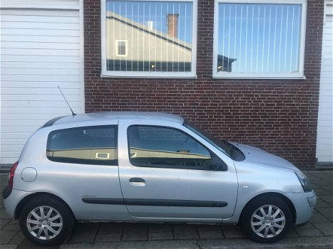 Renault Clio 1.2 16V 2003 Onderdelen en Plaatwerk - 2