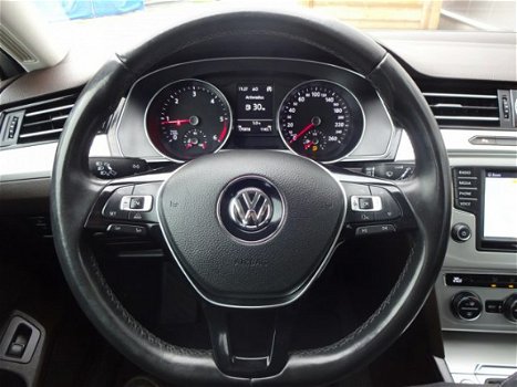 Volkswagen Passat Variant - 2.0 TDI 150pk Xenon/LED Navi Clima V+A Cruise NL-geleverd - 1