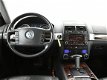 Volkswagen Touareg - 3.0 V6 TDI HIGHLINE AUT. + LEDER / NAVIGATIE - 1 - Thumbnail