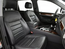 Volkswagen Touareg - 3.0 V6 TDI HIGHLINE AUT. + LEDER / NAVIGATIE