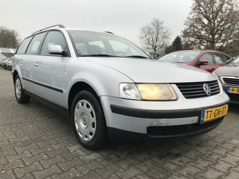 Volkswagen Passat - 1.8-5V Comfortline *ECC - 1