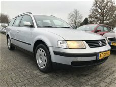 Volkswagen Passat - 1.8-5V Comfortline *ECC