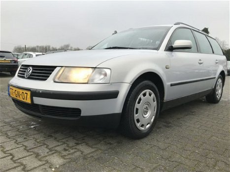 Volkswagen Passat - 1.8-5V Comfortline *ECC - 1