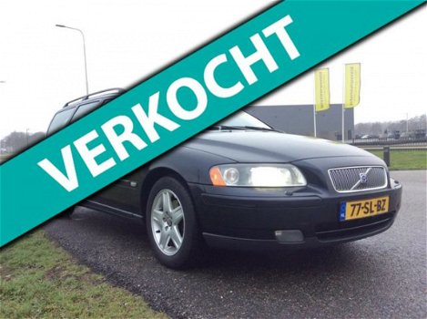 Volvo V70 - 2.4 D5 Edition II XENON LEER NWE APK NAP AUTOMAAT - 1