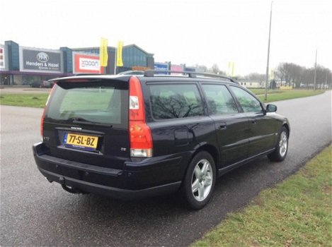 Volvo V70 - 2.4 D5 Edition II XENON LEER NWE APK NAP AUTOMAAT - 1