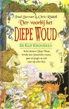 VER VOORBIJ HET DIEPE WOUD, DE KLIF-KRONIEKEN boek 1 - Paul Stewart & Chris Riddell - 1